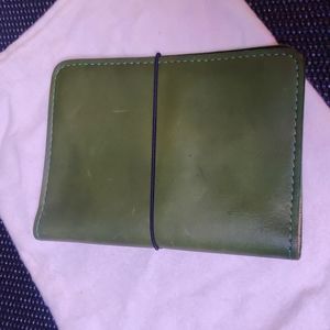 Chic Sparrow Cascade Folio Green